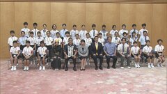 「私と違って体を大事にして」 高市総理が官邸に沖縄の小中学生を招きプレゼントを交換| TBS CROSS DIG with Bloomberg