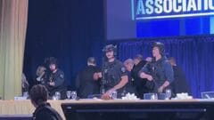 【速報】トランプ大統領出席の夕食会で銃声とみられる複数回の大きな音　トランプ氏は退避し無事　自ら記者会見へ| TBS CROSS DIG with Bloomberg