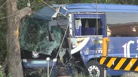 夜行バスが林に突っ込み 乗客21人搬送 死亡した57歳運転手「運行前の点呼で体調に異常無かった」西武観光バス 三重・御浜町で事故|TBS NEWS DIG