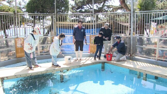 「命に感謝するのがいい」高知の名物水族館で魚を釣ってその場で食べる食育イベント|TBS NEWS DIG