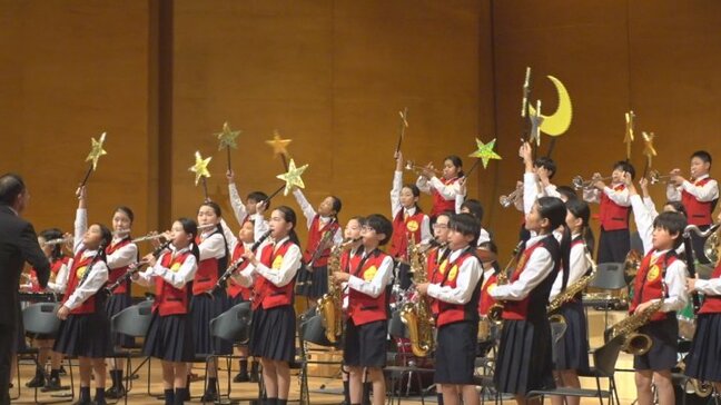 息の合った演奏披露　工夫凝らした演出で会場を盛り上げる　小学校バンドフェスティバル|TBS NEWS DIG