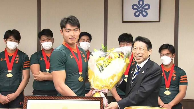 「約束通り優勝旗を」東福岡ラグビー部“日本一”を知事に報告　|　福岡のニュース｜RKB NEWS｜RKB毎日放送