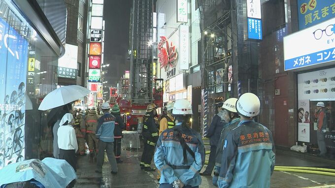 JR新宿駅東口近くのビルで火事 男女4人けが 8階建てビルの7階の飲食店から出火 東京消防庁|TBS NEWS DIG