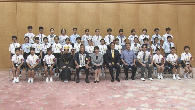 「私と違って体を大事にして」 高市総理が官邸に沖縄の小中学生を招きプレゼントを交換