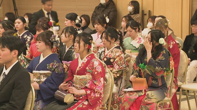 成人の日に金沢市内で「二十歳の集い」 晴れやかな姿で友人との再会懐かしむ|TBS NEWS DIG