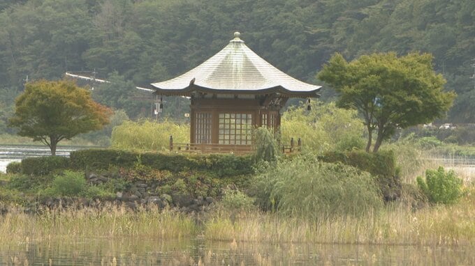 「景色の変化にびっくり」　1年半ぶりに陸続きだった六角堂が浮島に　長雨の影響で水位が回復　山梨・河口湖　|　山梨のニュース | ＵＴＹテレビ山梨