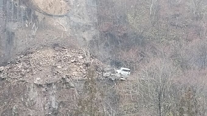 ｢土砂崩れが広範囲に広がっている｣ 40代男性が崩れた土砂に乗り上げケガか 岐阜･高山市丹生川町の国道 一部で通行止め　|　名古屋・愛知・岐阜・三重のニュース【CBC news】 | CBC web