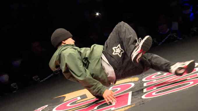 「ブレイキン」の世界大会＝ワールドシリーズ　２４日・２５日開催に向け“街は一色”　|　福岡のニュース｜RKB NEWS｜RKB毎日放送