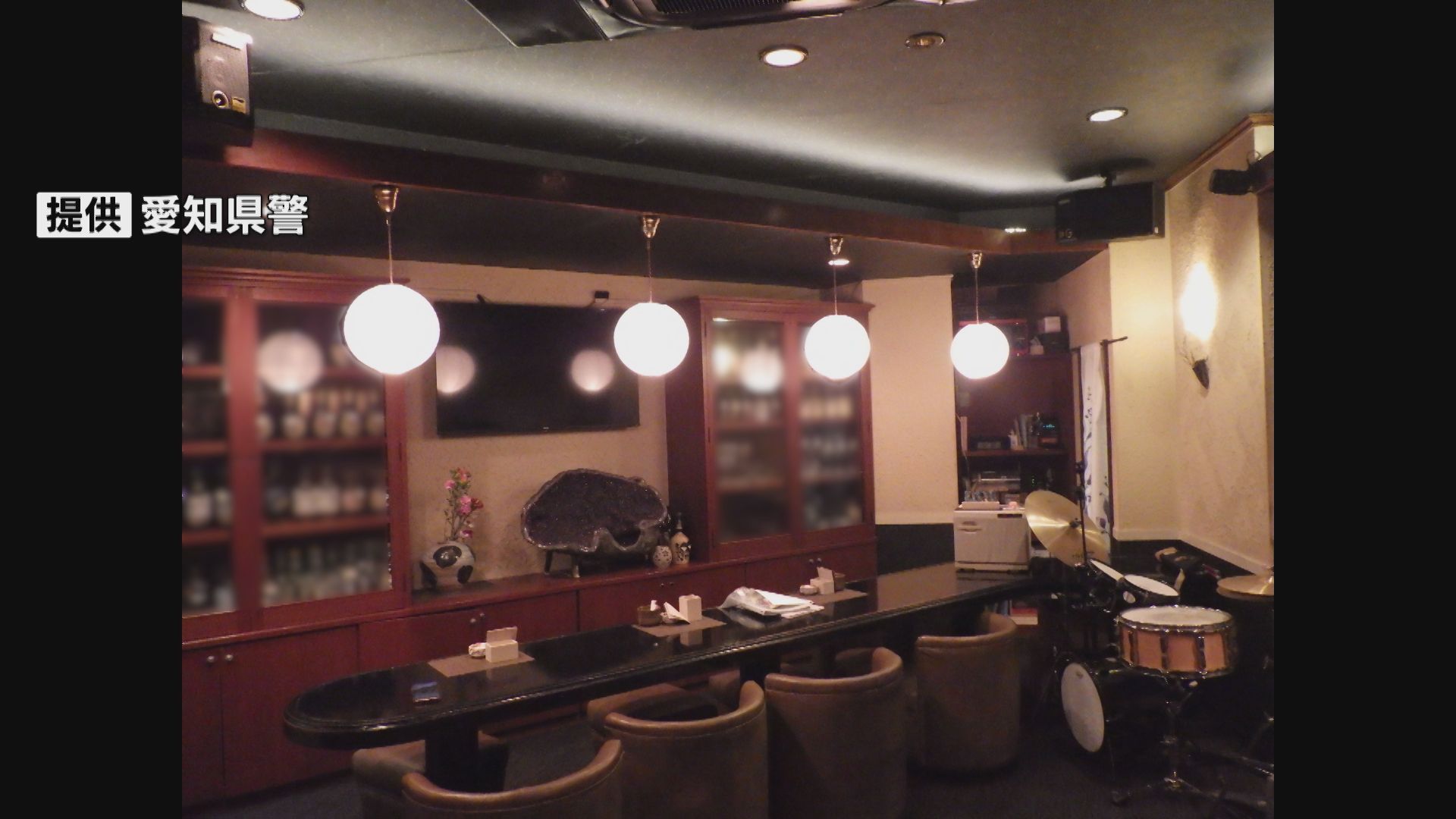 営業停止処分を受けたラウンジの店名を変えて営業　風営法違反の疑いで経営者の女（52）逮捕 「知りません」と否認