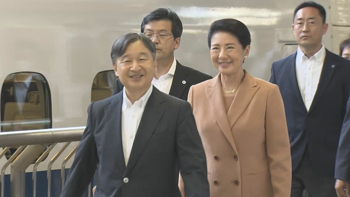 銅製、天皇皇后像　【誰かわかりません。】（天皇の台座に若干の欠けあります）。 天皇皇后両陛下 国民文化祭などの開会式出席のため岐阜県へ 新幹線で