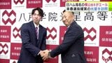 日本ハム育成2位指名の横山永遠 投手が母校・八戸学院光星高校に　プロ野球選手としてキャリアを踏み出す決意を報告　「一緒にがんばれたら自分も刺激になる」後輩ナインにエールも|TBS NEWS DIG