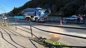 長崎・川棚町で大型トラックと乗用車が正面衝突 乗用車大破し5歳くらいの男児が意識不明の重体|TBS NEWS DIG