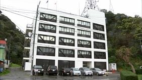 【速報】伊豆大島沖で貨物船が「燃料切れ」で航行不能に 9人が乗船 タグボート到着まで海保が警戒＝下田海上保安部|TBS NEWS DIG