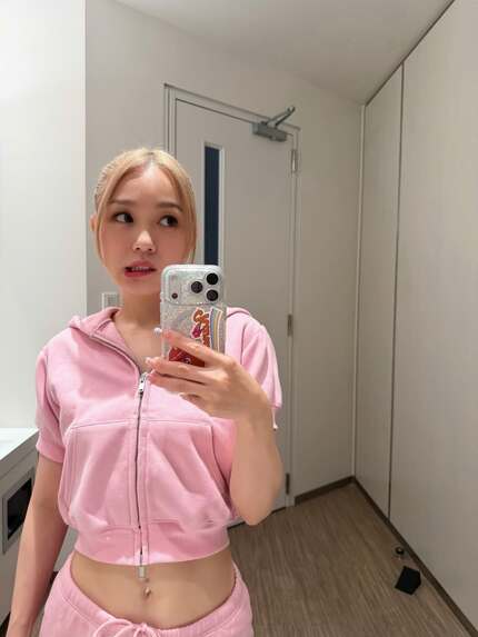西野家限定　完売品　西野カナ　スウェット　XL 西野カナ】オフショット公開「待って〜かわいすぎる」「ベビーピンク