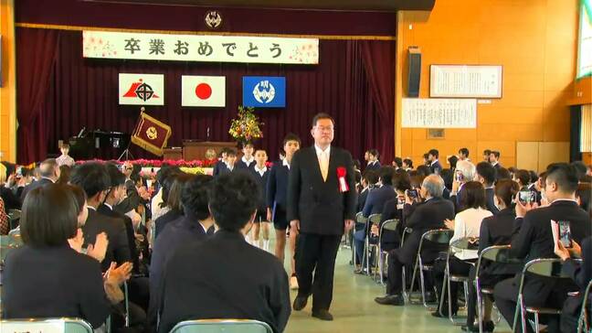 「思い出は一生の宝物」公立小学校で卒業式　鹿児島県内1万4036人が学び舎を後に|TBS NEWS DIG