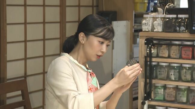 佳子さま「日本伝統工芸展京都展」へ 「これできれいな線が出るんですね」工房では漆芸品を手に 総裁として訪問|TBS NEWS DIG