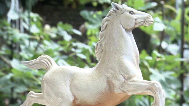 「白備前」木村玉舟さん　来年の干支「丙午」軽やかに駆ける馬の躍動感を表現【岡山】|TBS NEWS DIG