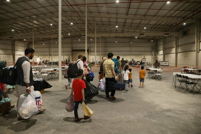 米政権、カタールのアフガン避難民施設を閉鎖へ－民主党議員ら猛反発