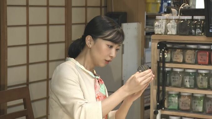 佳子さま「日本伝統工芸展京都展」へ　「これできれいな線が出るんですね」工房では漆芸品を手に　総裁として訪問|TBS NEWS DIG