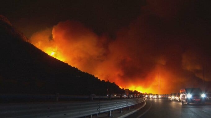 再び熱波のヨーロッパ　クロアチアで山火事42人負傷 焼け跡から1人の遺体　一時2000人以上が避難
