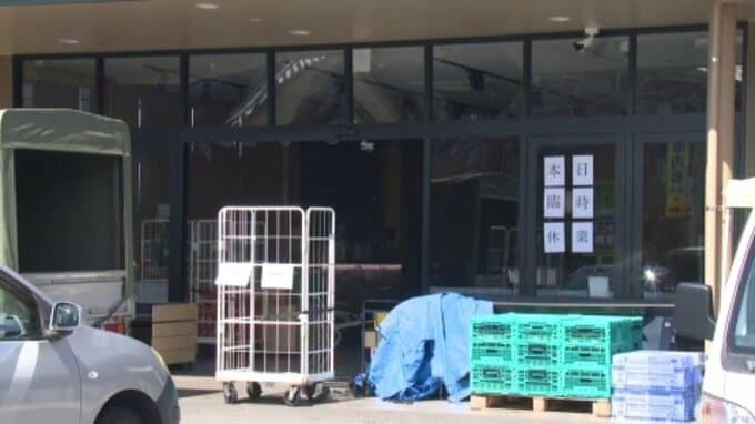 松山市のスーパーにダンプカー突っ込んだ事件 犯行指示疑いの暴力団組長ら2人を嫌疑不十分で不起訴 松山地検|TBS NEWS DIG