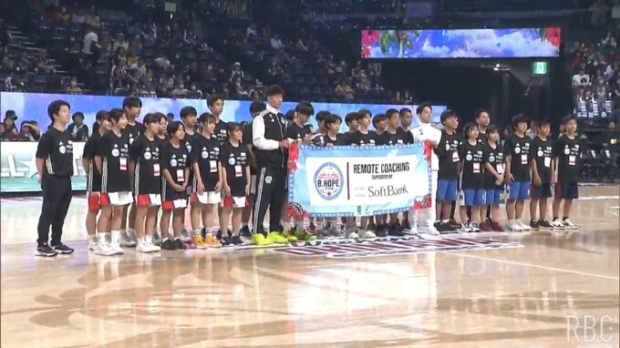 ＩＣＴを活用して離島の子どもにバスケットを指導　リモートコーチの成果をオールスターの舞台で披露|TBS NEWS DIG