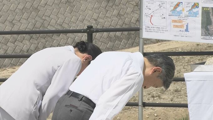 天皇皇后両陛下　77人が犠牲になった土砂災害の被災地で黙礼　災害の教訓伝える「伝承館」の視察や被災者とも懇談　広島|TBS NEWS DIG
