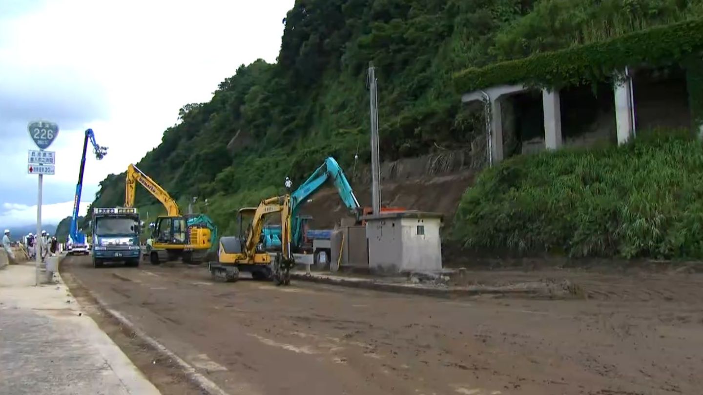 中継 土砂崩れで通行止め 復旧作業続く国道226号 鹿児島 | TBS NEWS DIG