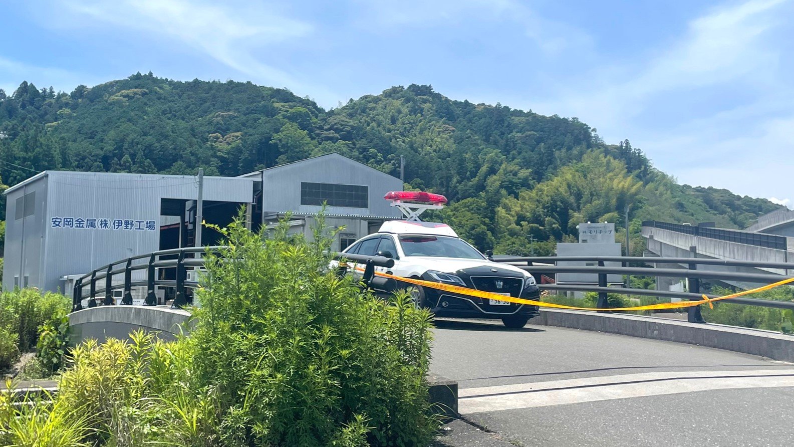 工場で“手りゅう弾”のような物を発見、爆発の危険性はなく現場付近の