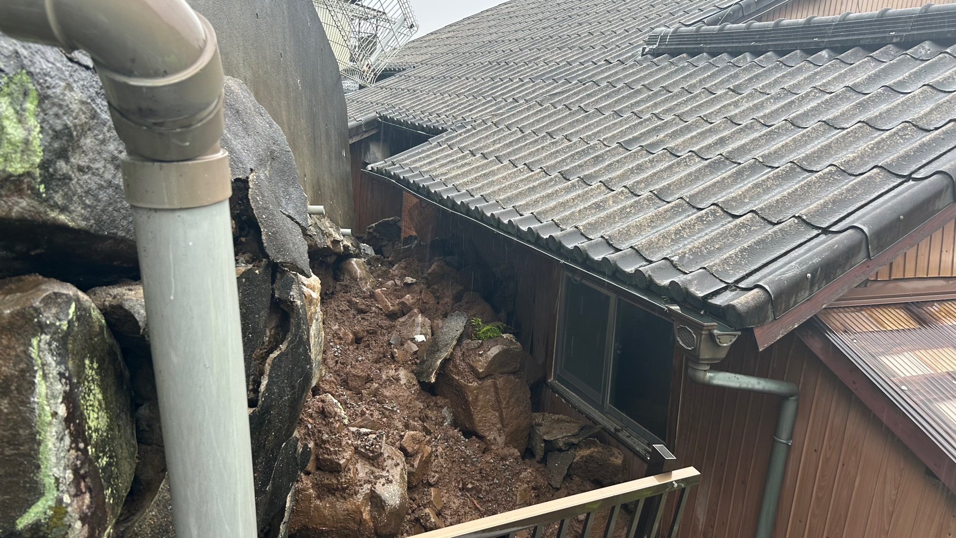 長崎市で複数のがけ崩れ情報 レベル4大雨・土砂災害危険警報発表中（24