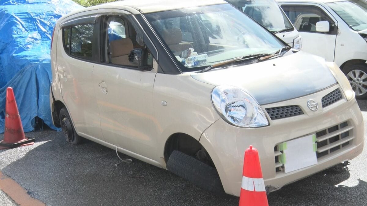 横転事故で22歳の男性死亡　軽乗用車がカーブで縁石に乗り上げ　宮古島市伊良部島　