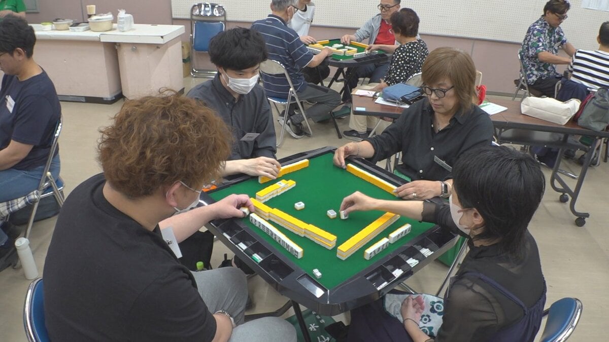 世代を超えて交流　「健康マージャン」山梨県大会　中学1年生から88歳までが参加