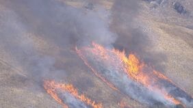 作業員の衣服に火が燃え移り死亡…恒例の秋吉台・山焼きで　山口・美祢|TBS NEWS DIG