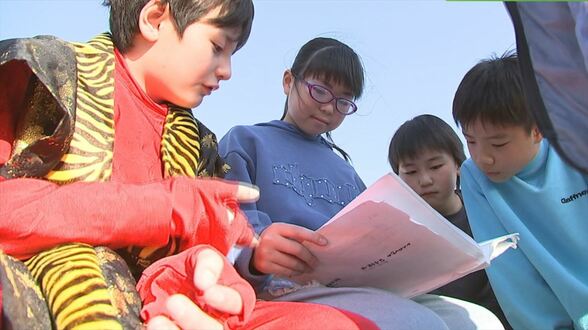 子どもが主役の創作劇　公演に向け猛稽古の日々　大切にしているのは“自分で考えて演技をすること”　山梨・NPO法人 森の劇場　|　山梨のニュース | ＵＴＹテレビ山梨