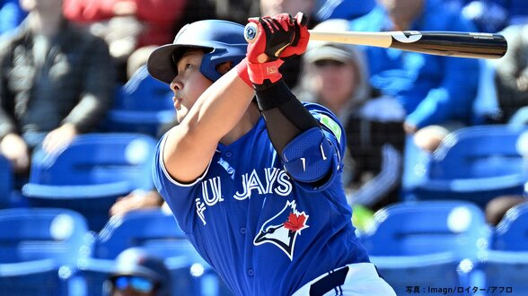 岡本和真がオープン戦で初アーチ「日々勉強だなと思って頑張りたい」　WBCアメリカ代表のホームズからセンターへ豪快弾|TBS NEWS DIG