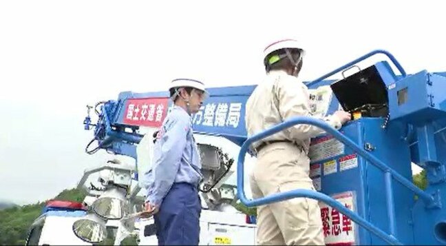 災害時に迅速な対応を…排水ポンプ車の操作を学ぶ訓練…梅雨前に長野・中川村で…夜間の復旧作業想定、照明車の操作確認も|TBS NEWS DIG