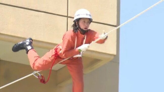 5階の高さで20メートルのロープを往復する“ロープブリッジ渡過”など3競技 消防救助技術大会で披露 愛媛|TBS NEWS DIG