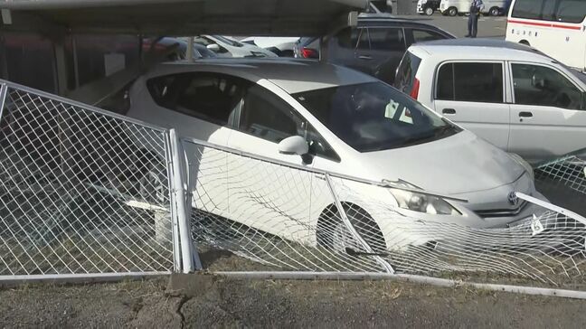 【速報】事業所の喫煙所に車突っ込む 男女7人けが 70代男性運転、駐車場でバックし落下か 福島・郡山市|TBS NEWS DIG