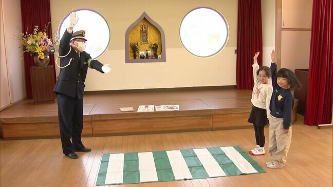 「右見て左を見て、もう一回右を見て」新1年生に交通安全教室　福岡県北九州市|TBS NEWS DIG