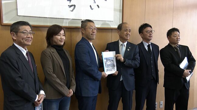 岡山市の新アリーナ計画 施設のビジネス展開を検討する市民団体が「経営戦略などの提言書」を大森市長に提出|TBS NEWS DIG