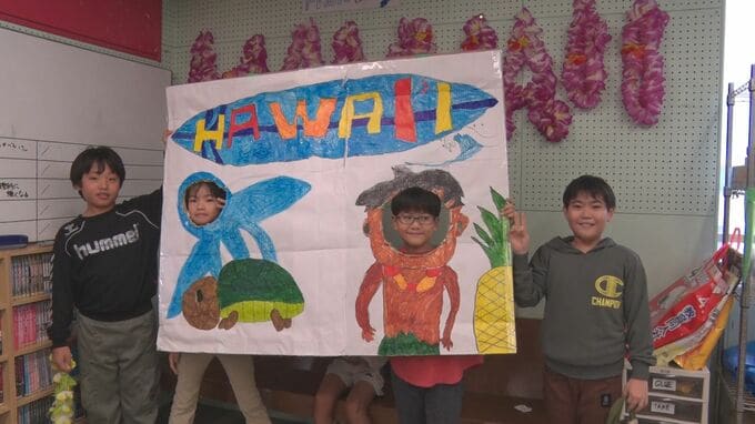 「客家人形劇」に「老鷹捉小鶏」　子どもたちが異文化に触れるカルチャーデー　沖縄アミークス小で|TBS NEWS DIG