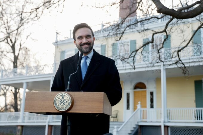 ニューヨークのマムダニ市長、富裕層や企業への増税を州知事に求める