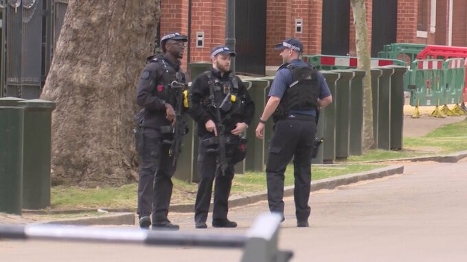 在英イスラエル大使館付近の「大使館通り」に不審物か　ロンドン警視庁が警戒強化　昨夜「イスラエル大使館を標的」と投稿された動画も調べる|TBS NEWS DIG
