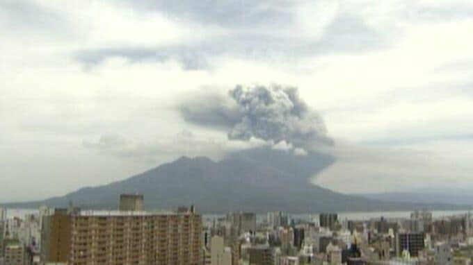 桜島　連続噴火続く　噴煙の高さ3000メートルに|TBS NEWS DIG