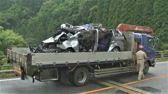 乗用車がガードレールから『１２メートル下の川に転落』 １人死亡１人重体　熊本・山都町|TBS NEWS DIG