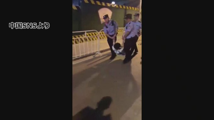 中国で試合中にサポーター乱入→メッシに抱きつく…「メッシ選手のファンだった」 けがはなし|TBS NEWS DIG