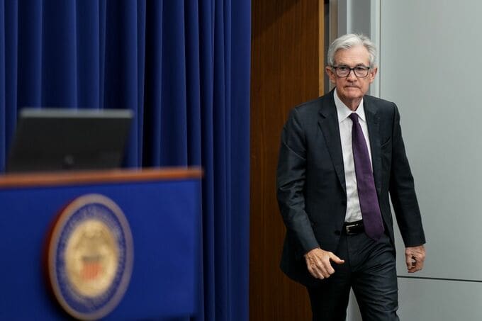 【日本市況】株大幅安、過熱感懸念でソフトバンクＧ下落－金利が上昇