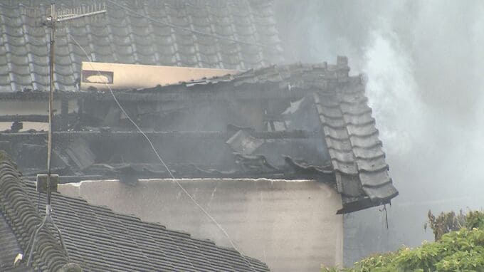 「爆発音がして火が…」倉庫と住宅が燃える火事　住人は逃げて無事　約4時間後に鎮火　大分　|　大分のニュース｜OBS NEWS｜大分放送