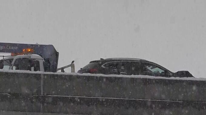 雪でハンドル操作誤ったか 軽トラックと乗用車が正面衝突 3人搬送1人重体　|　石川県のニュース｜MRO北陸放送