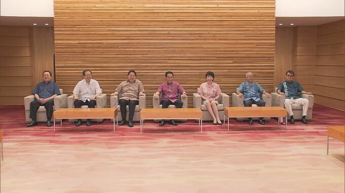 「気分も軽やか」官邸の“夏の風物詩”　「かりゆしウェア」閣議でクールビズをアピール